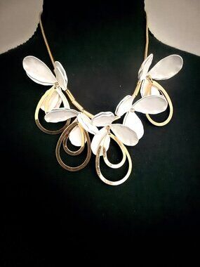 Daisy Necklace